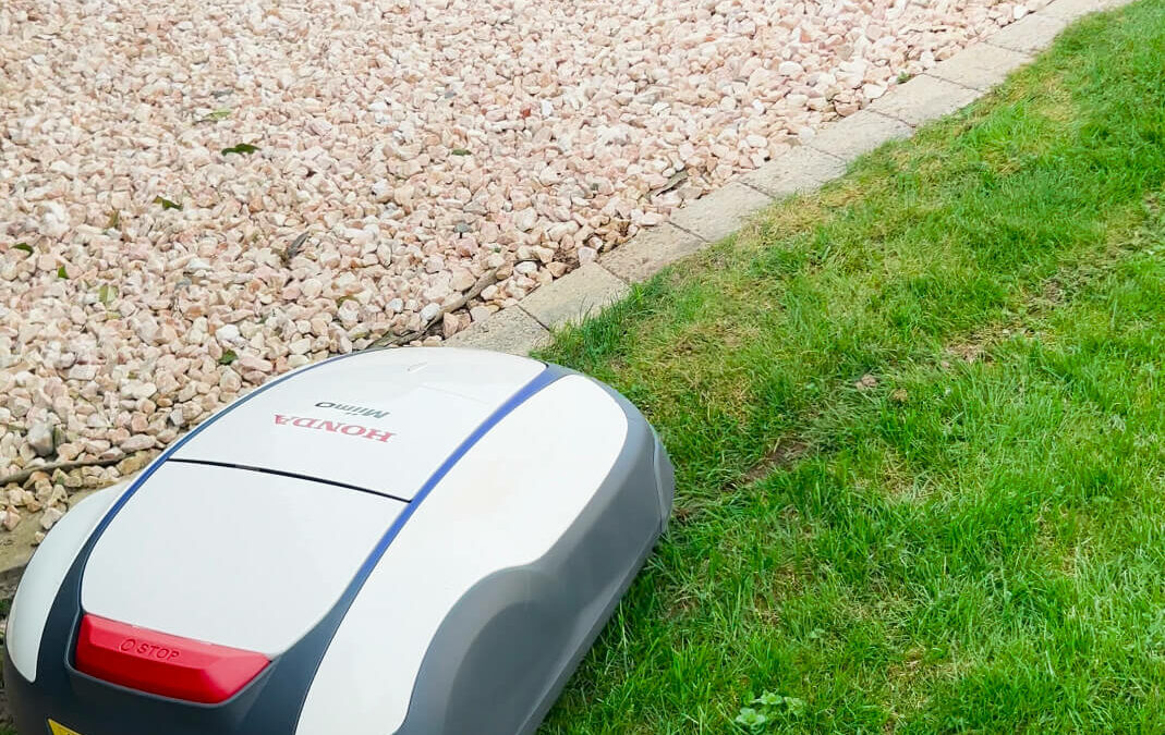 Pourquoi recourir à un robot tondeuse ? Découvrez les avantages