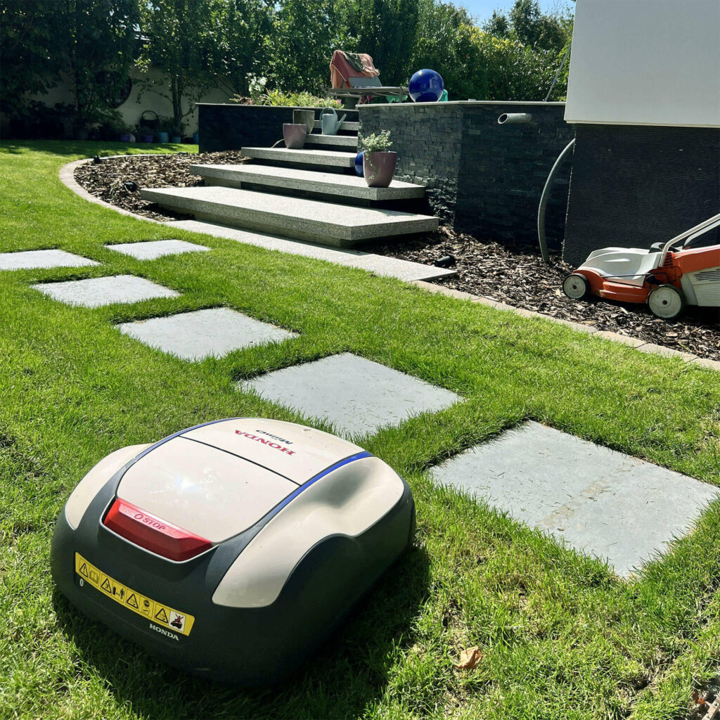 robot-tondeuse-le-plus-adapte-jardin-fute-still