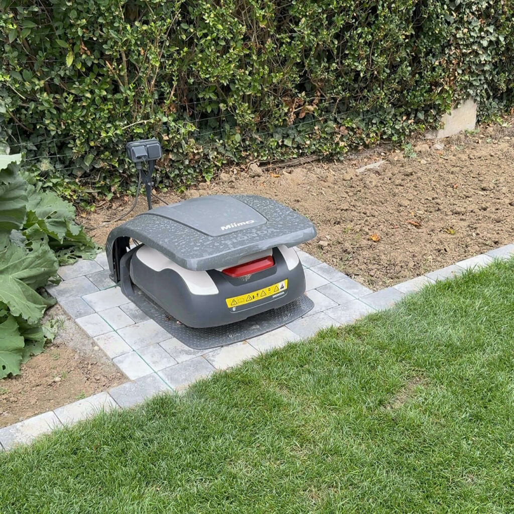 comment-se-passe-entretien-et-la-revision-annuel-de-votre-robot-tondeuse-jardin-fute-alsace